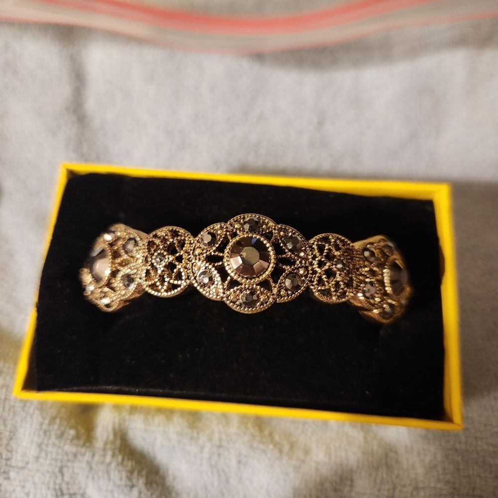 Vintage  Liz Claiborne Silver Tone Black Stones Bracelet Gorgeous Piece!